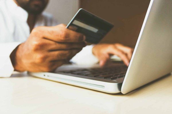 Quels sont les défis de la gestion des données clients dans le secteur bancaire ?