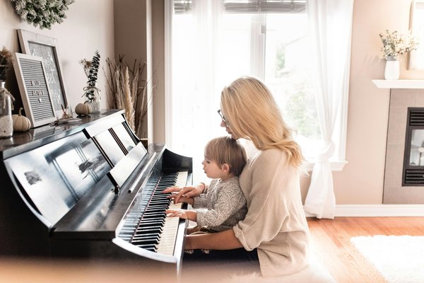 Quels sont les effets positifs de la musicothérapie chez les patients atteints de démence?